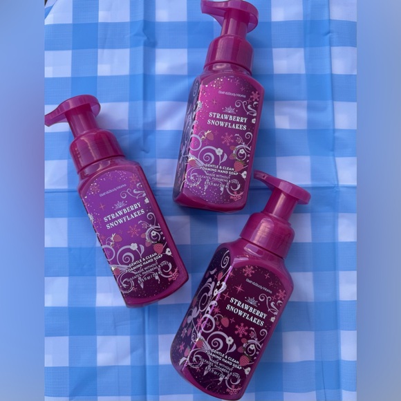 NEW B&BW (3) Strawberry Snowflakes Foaming Hand Soaps - Picture 2 of 3